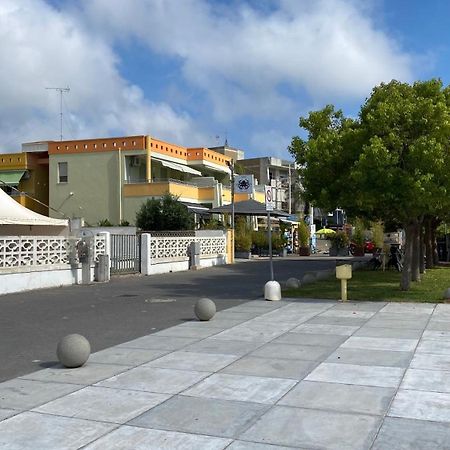 טורה דל'אורסו Casa Vacanze Torre Dell Orso Piazza 100M Dal Mare מראה חיצוני תמונה